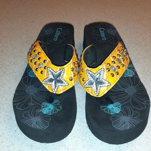Women's Cameo Western Themed Rhinestone & Silver Bling Flip Flops 9.5
